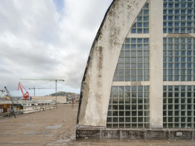 Rigenerare un luogo significa restituirgli voce, dignità e futuro. Queste immagini raccontano l’anima dell’ex Mercato Ittico di Napoli: un cantiere vivo, che custodisce memoria e costruisce visione.

Attraverso una campagna fotografica in collaborazione con @marioferrara , stiamo documentando l’evoluzione di questo progetto ambizioso, che intreccia identità storica e innovazione architettonica.

Ogni scatto è un frammento di trasformazione.

photo: ©Mario Ferrara

#rigenerazioneurbana #Napoli #architettura #cantiere #exmercatoittico #fotografiadicantiere #progetto #ingegneria #heritageandfuture